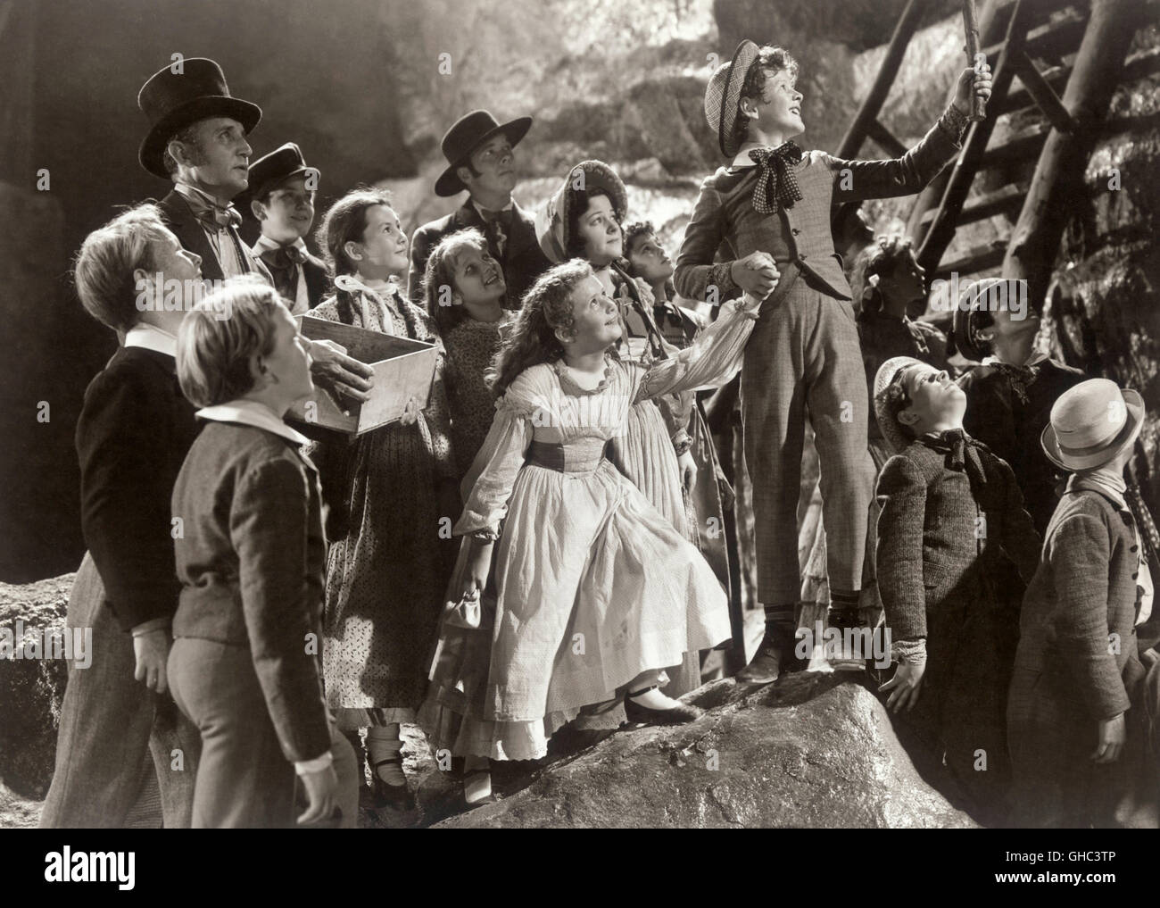 THE ADVENTURES OF TOM SAWYER USA 1938 Norman Taurog Scene with Tom Sawyer (TOMMY KELLY) and Becky Thatcher (ANN GILLIS) Regie: Norman Taurog Stock Photo