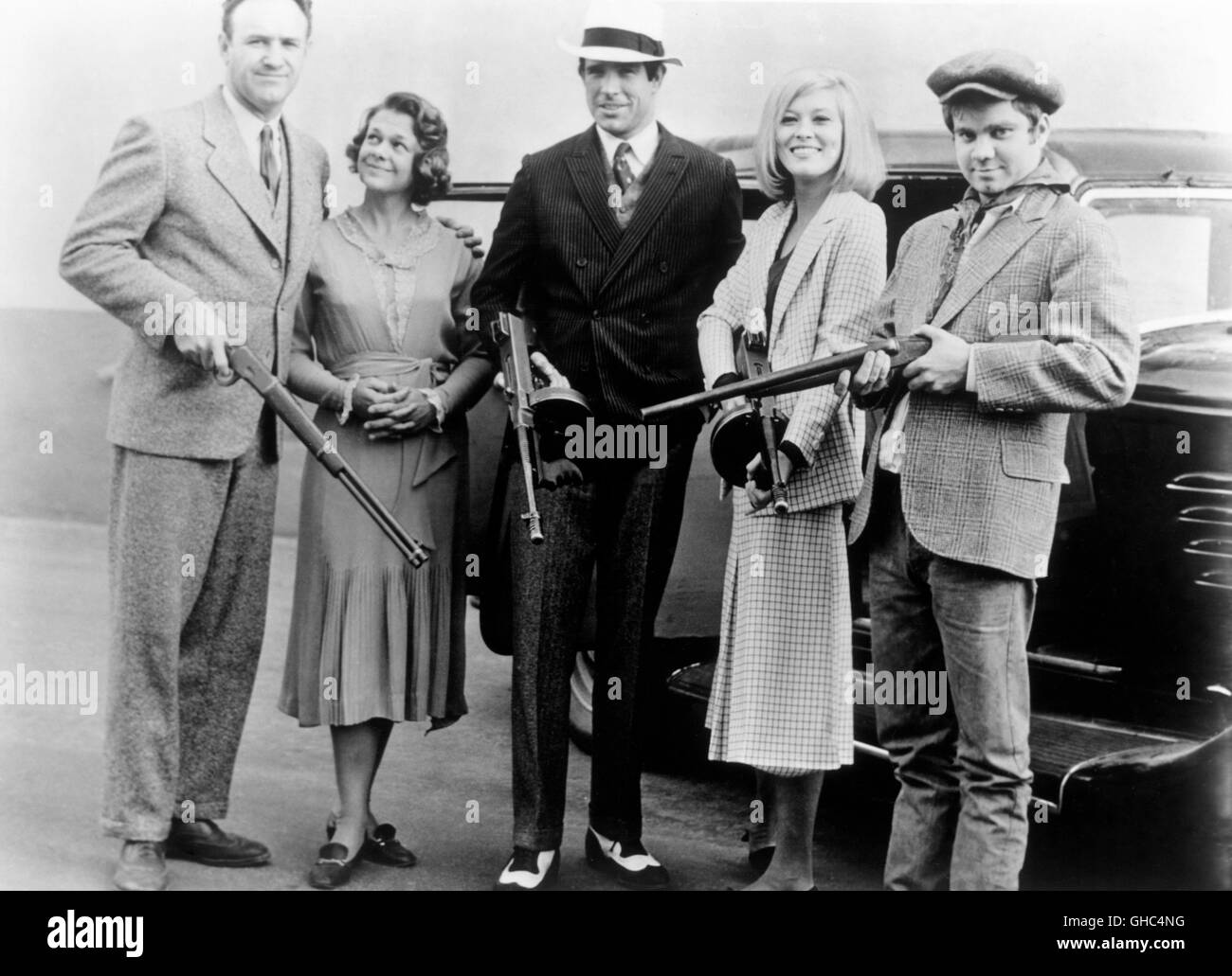 BONNIE AND CLYDE USA 1967 Arthur Penn Buck Barrow (GENE HACKMAN), Blanche (ESTELLE PARSONS), Clyde Barrow (WARREN BEATTY), Bonnie Parker (FAYE DUNAWAY), C.W.Moss (MICHAEL J. POLLARD) Regie: Arthur Penn Stock Photo