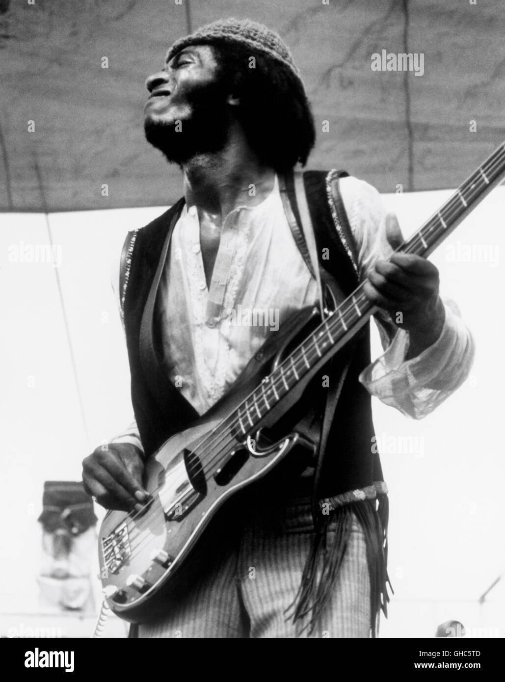 WOODSTOCK USA 1969 Michael Wadleigh Film chronicle of the legendary 1969 three-days-music festival Woodstock image: guitarist FREDDY STONE - Sly and The Family Stone Regie: Michael Wadleigh Stock Photo