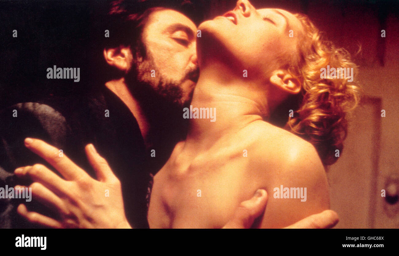 CARLITO'S WAY USA 1993 Brian De Palma Carlito Brigante (AL PACINO) and Gail (PENELOPE ANN MILLER) in a passionate love scene. Regie: Brian De Palma Stock Photo