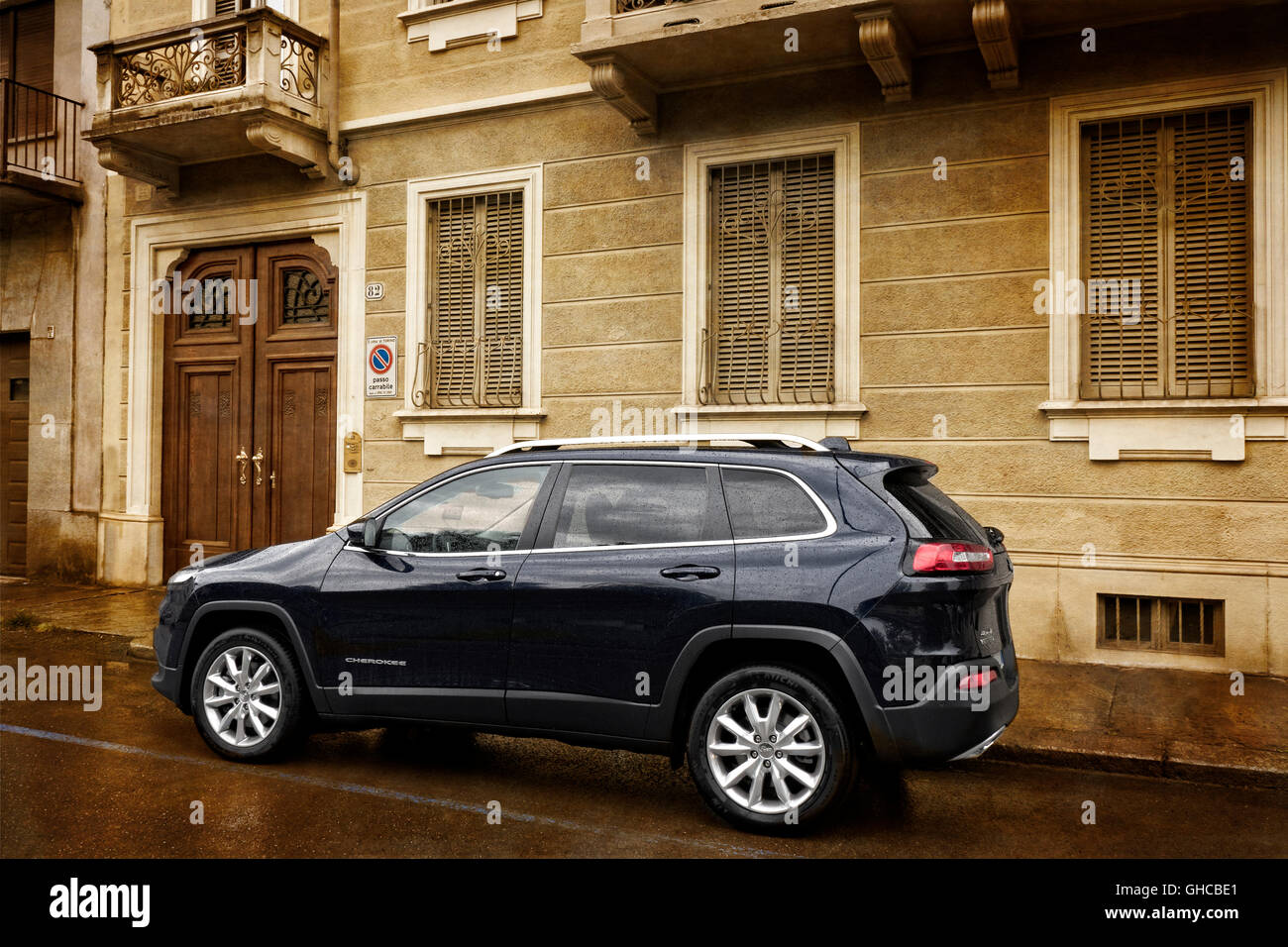 Jeep cherokee hires stock photography and images Alamy