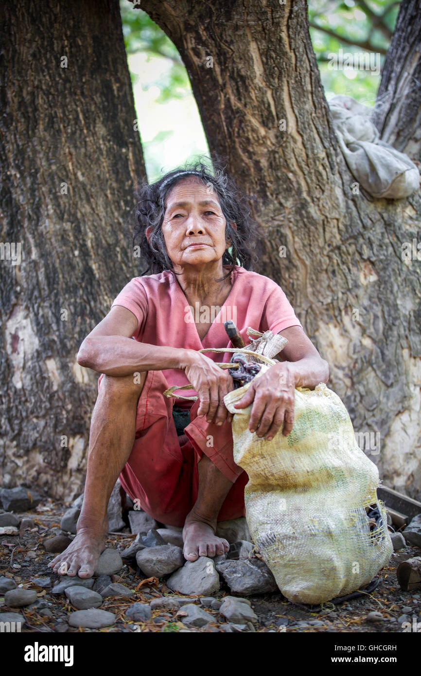 People from the Mangyan tribe on Mindoro Philippines Stock Photo Alamy