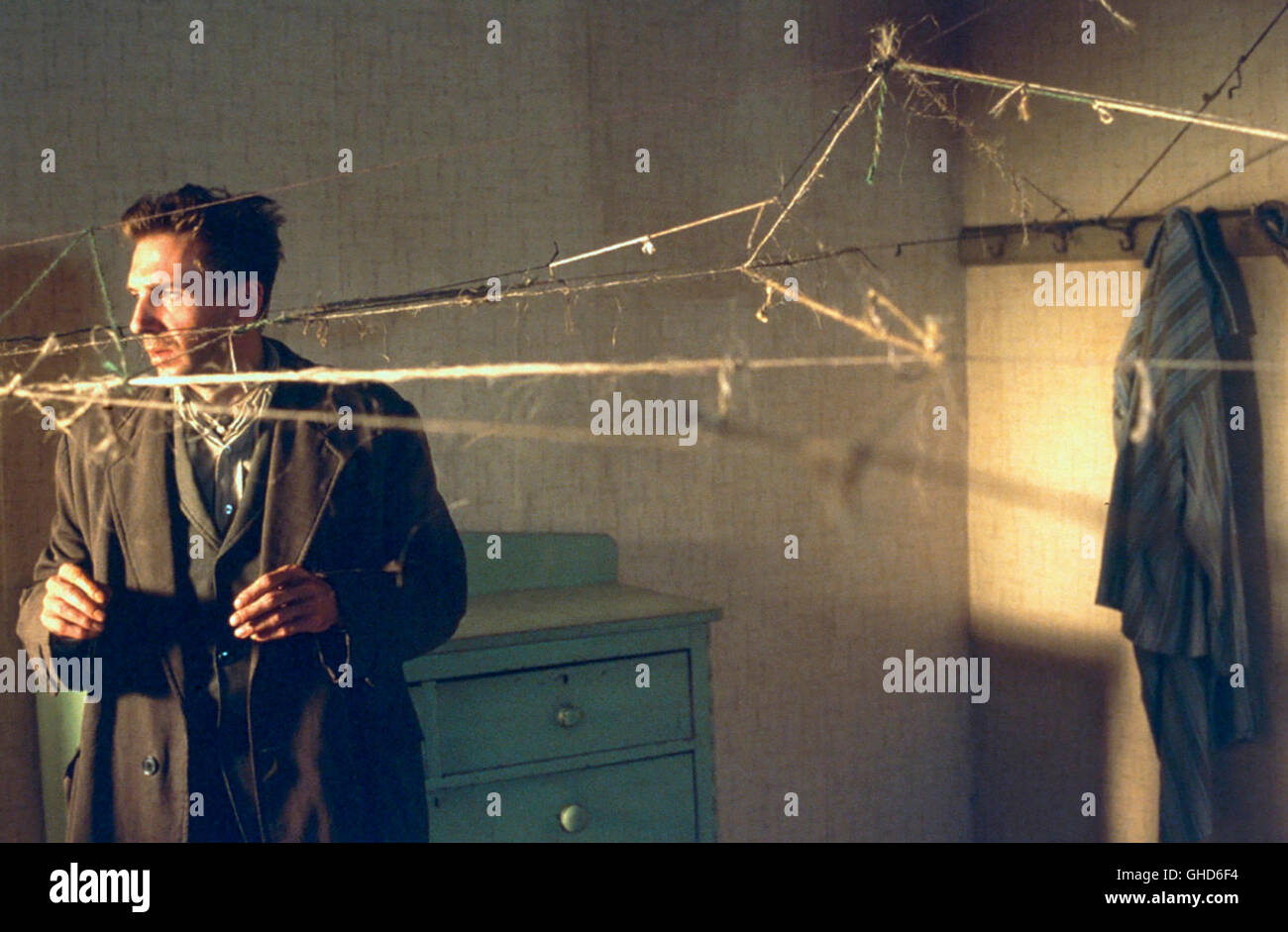 SPIDER / F, CAN, GB 2002 / David Cronenberg Spider (RALPH FIENNES) Regie: David Cronenberg Stock Photo