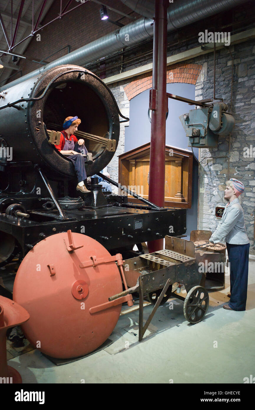 Women workers building a steam locomotive boiler during WWII in Swindon as depicted in STEAM museum Stock Photo