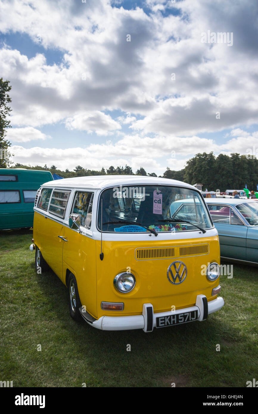 Yellow vw camper van hi-res stock photography and images - Alamy