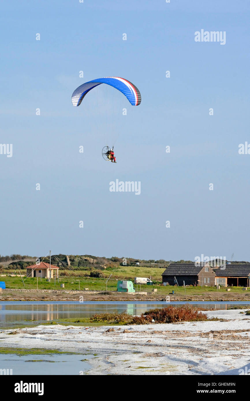Paragliding Over Water Stock Photos & Paragliding Over Water Stock Images - Alamy Paragliding Over Water Stock Photos & Paragliding Over Water Stock Images - Alamy
