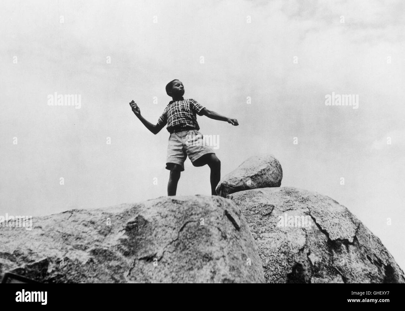 TOTO AND THE POACHERS UK 1958 Brian Salt African boy John Aloisi as Toto. Regie: Brian Salt Stock Photo
