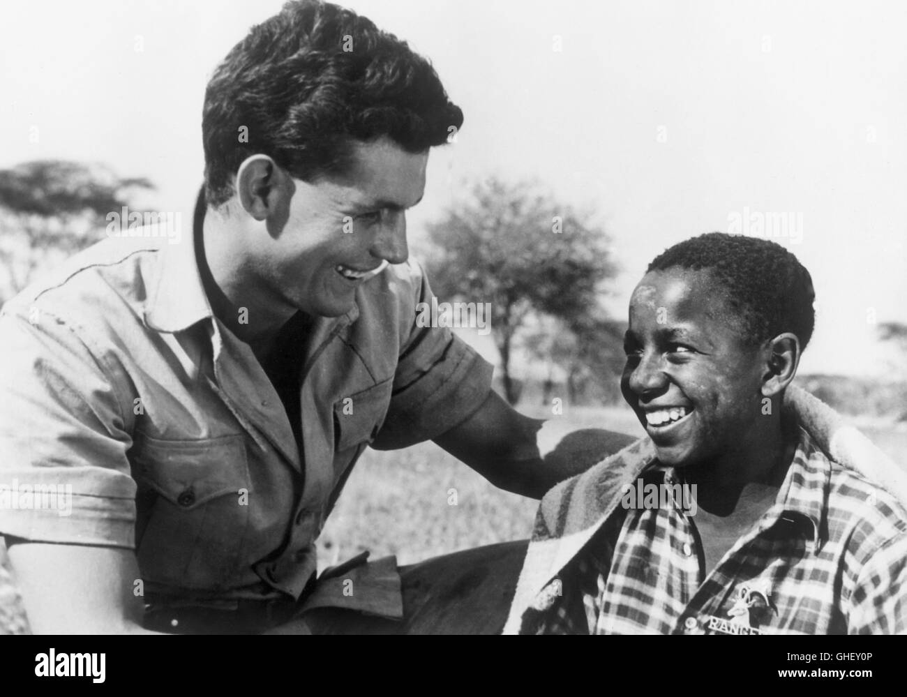 TOTO AND THE POACHERS UK 1958 Brian Salt Director Brian Salt with african boy John Aloisi. Regie: Brian Salt Stock Photo
