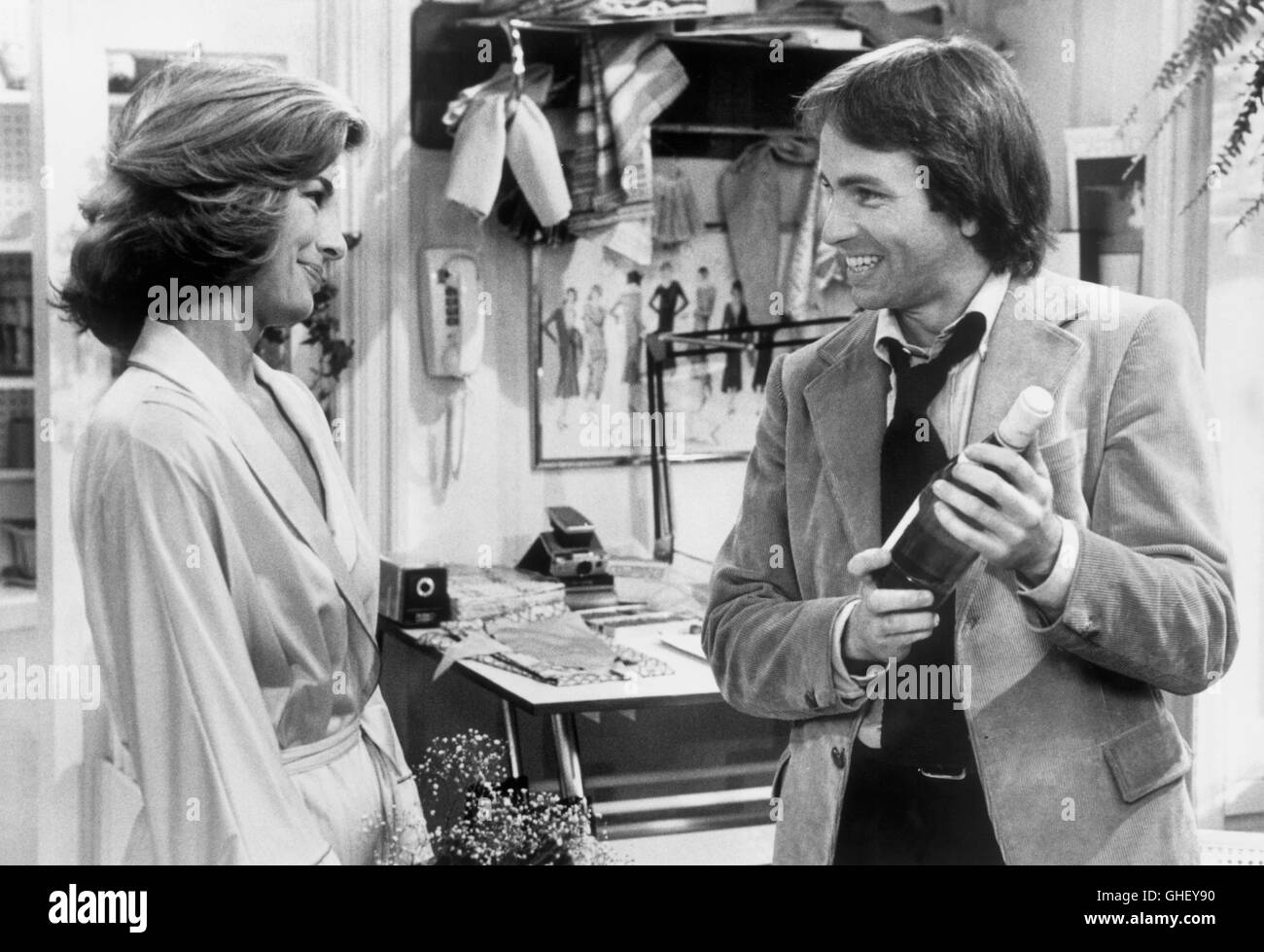 HERO AT LARGE USA 1980 Martin Davidson Steve (JOHN RITTER) brings a