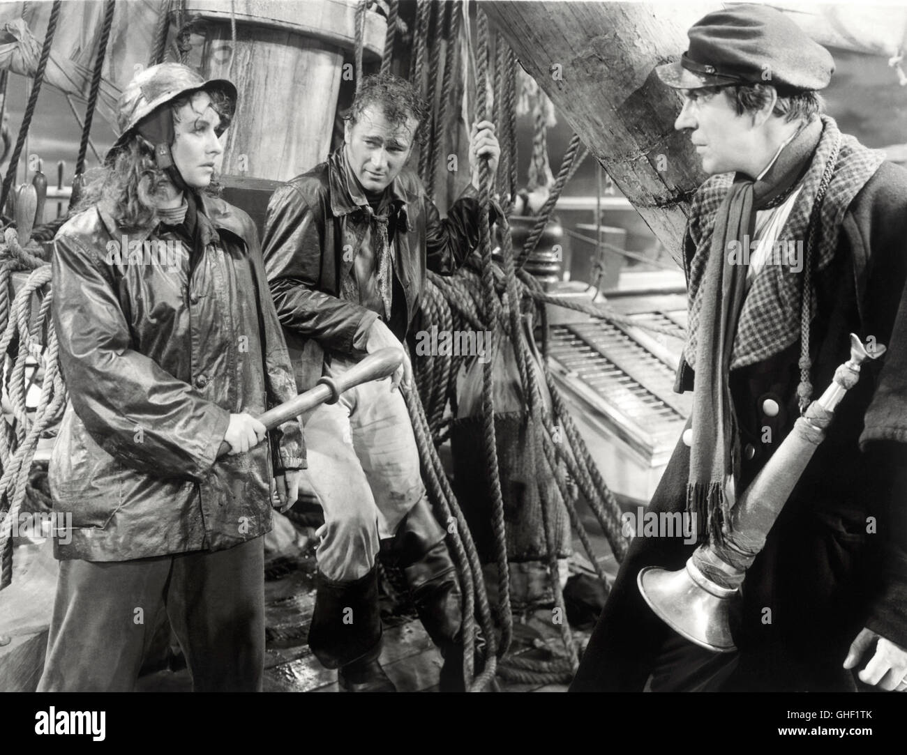Piraten im Karibischen Meer REAP THE WILD WIND USA 1942 Cecil B. DeMille PAULETTE GODDARD (Loxi Claiborne), JOHN WAYNE (Captain Jack Stuart), VICTOR KILIAN (First Mate, Widgeon) Regie: Cecil B. DeMille Stock Photo