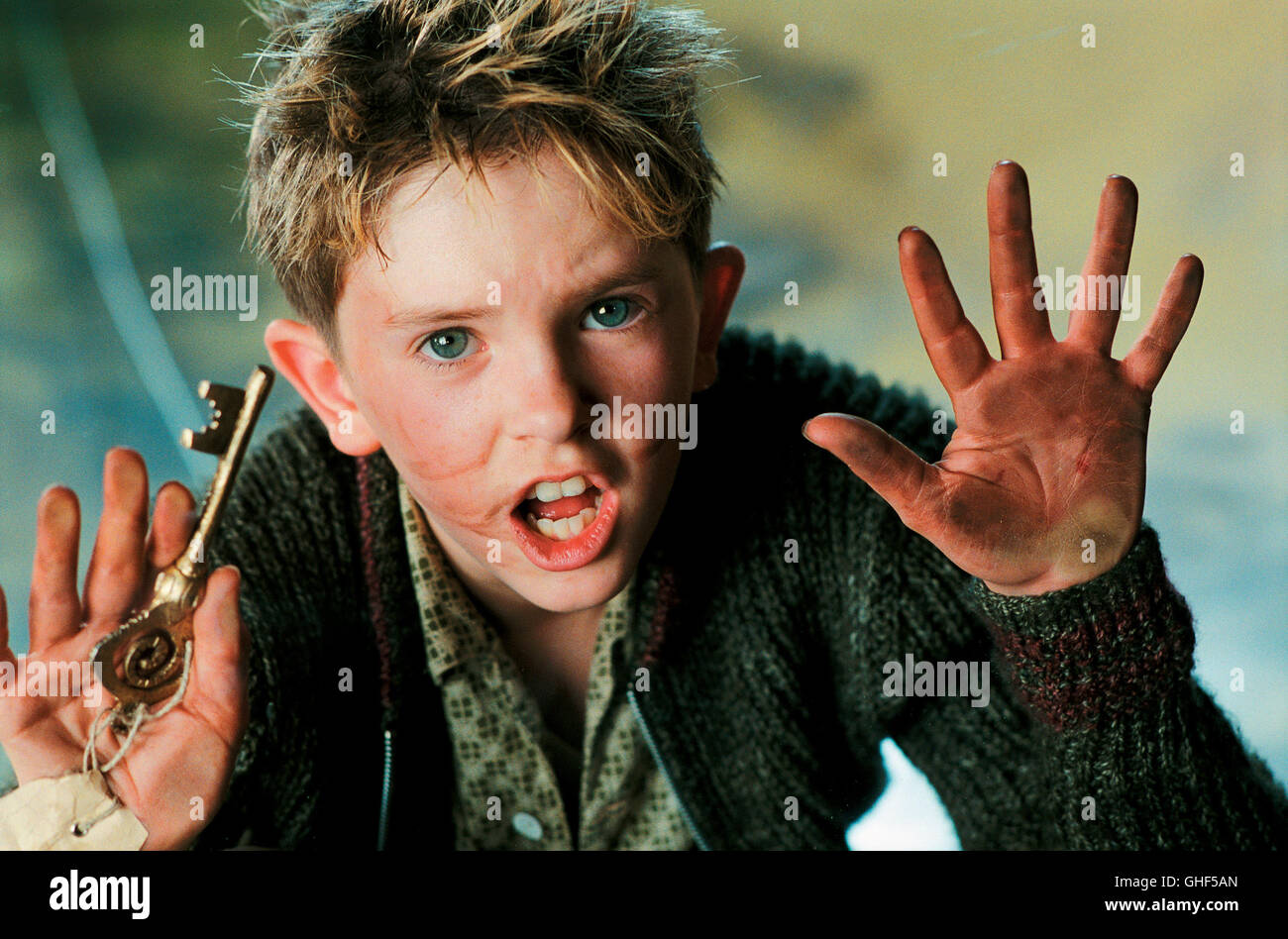 Rasta Arthur Et Les Minimoys ARTHUR UND DIE MINIMOYS Arthur and the Minimoys Frankreich 2006 Luc Besson Arthur  and the Minimoys / Arthur (FREDDIE HIGHMORE) Regie: Luc Besson aka. Arthur  and the Minimoys Stock Photo - Alamy