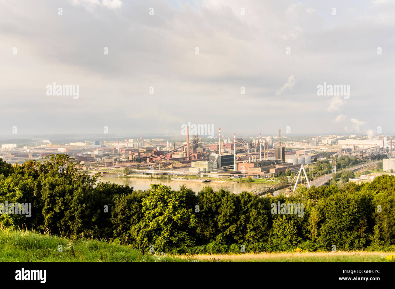 Linz: view from the slopes of Mount Pfenningberg on the premises of Voestalpine steelworks, Austria, Oberösterreich, Upper Austr Stock Photo