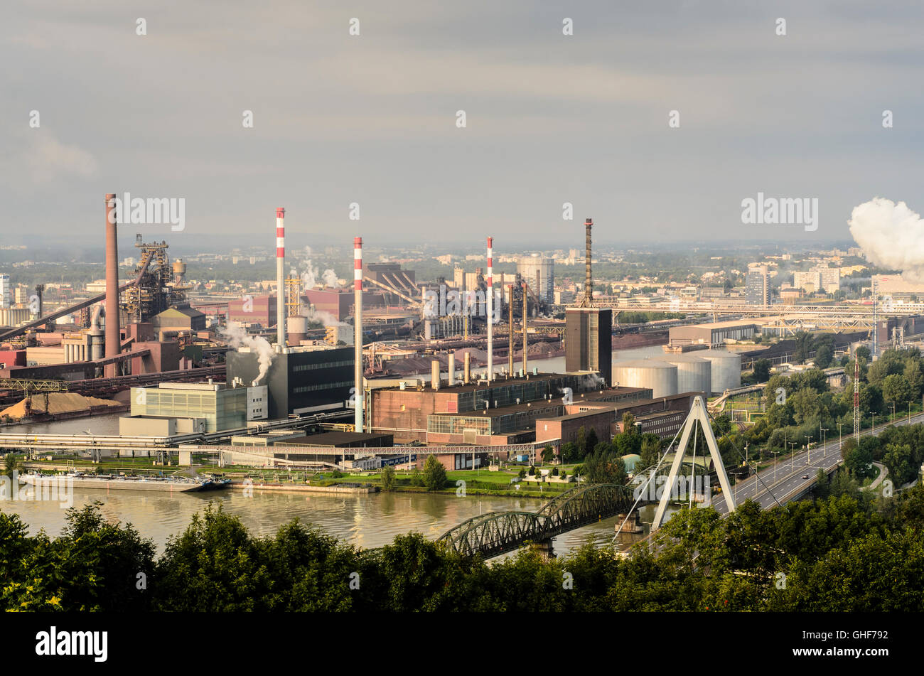 Linz: view from the slopes of Mount Pfenningberg on the premises of Voestalpine steelworks, Austria, Oberösterreich, Upper Austr Stock Photo