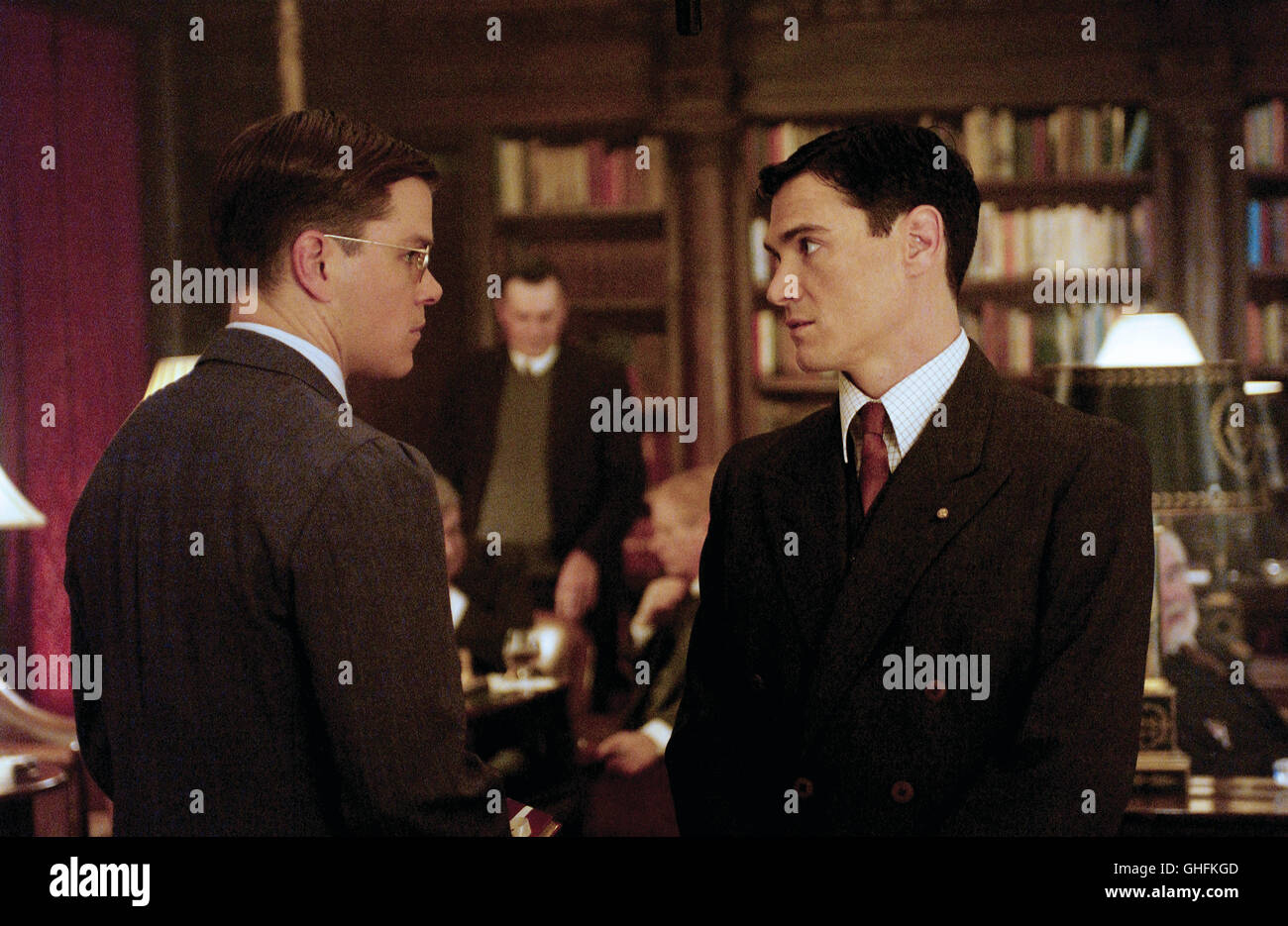 DER GUTE HIRTE The Good Shepherd USA 2006 Der gute Hirte / (L to R) CIA agent Edward Wilson (MATT DAMON) and British spy Arch Cummings (BILLY CRUDUP) in the untold story of the birth of the CIA, 'The Good Shepherd'. '. Regie: Robert de Niro aka. The Good Shepherd Stock Photo