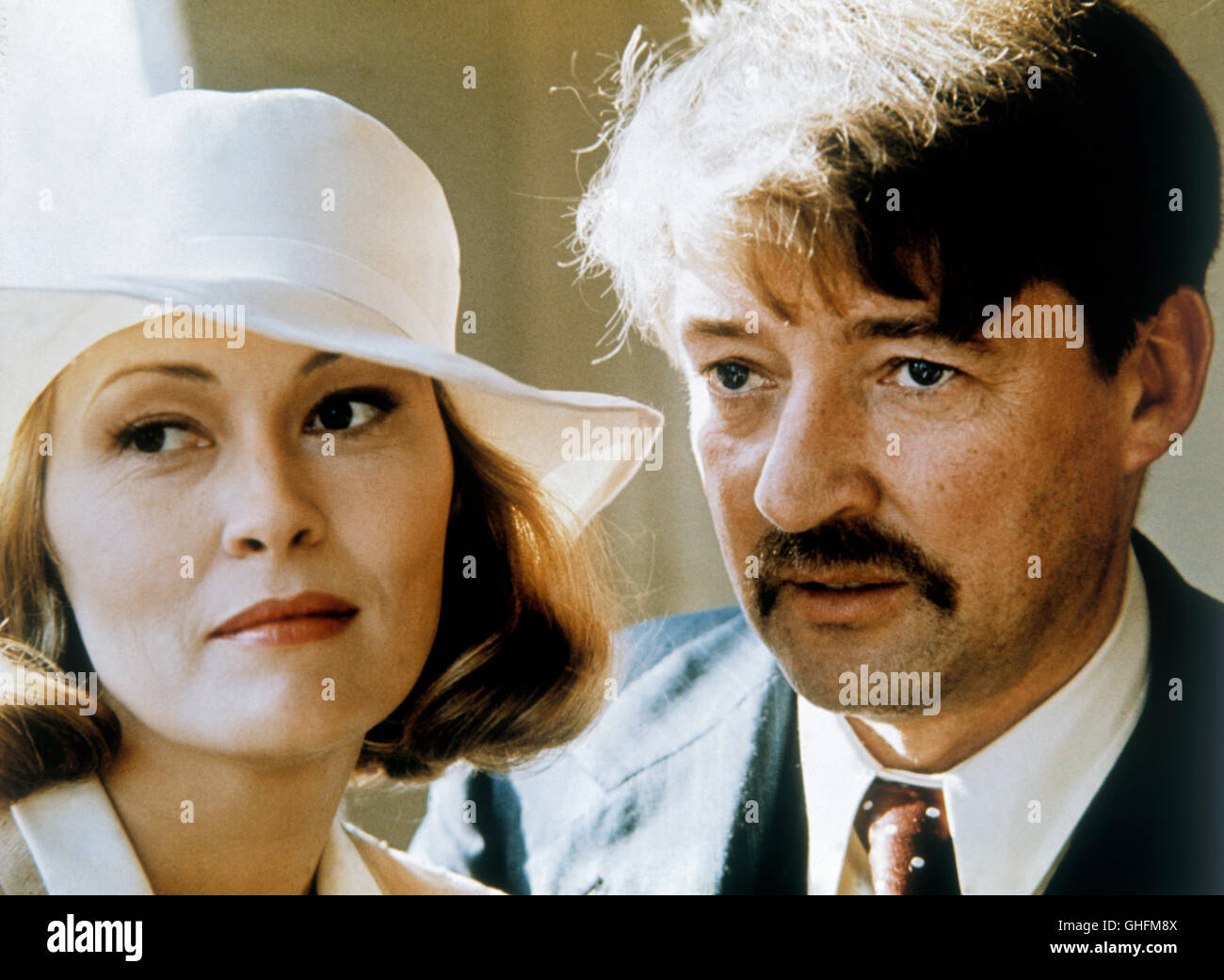 VOYAGE OF THE DAMNED UK 1976 Stuart Rosenberg FAYE DUNAWAY as Denise Kreisler and OSKAR WERNER as Dr. Egon Kreisler Regie: Stuart Rosenberg Stock Photo