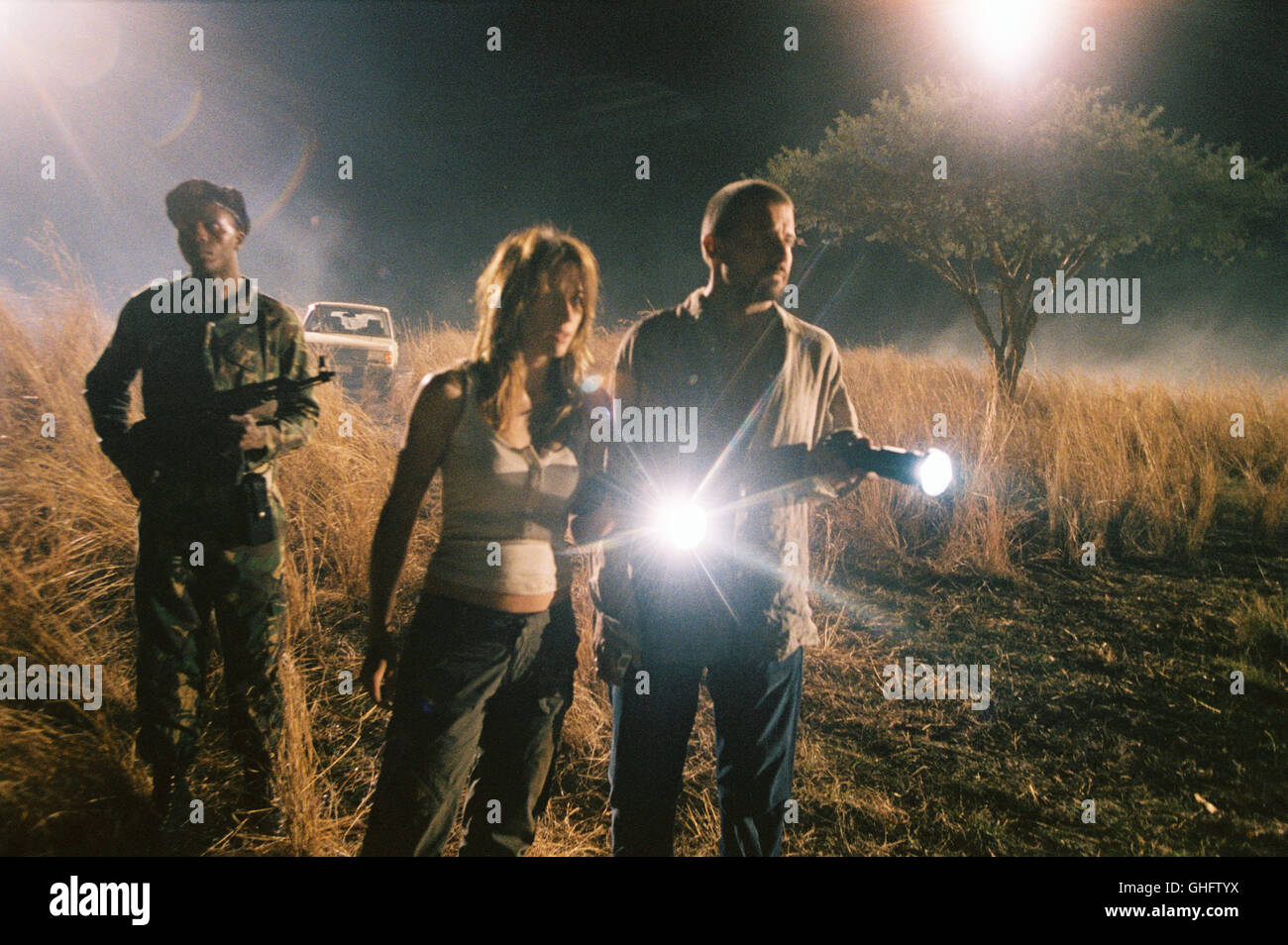 Die Fährte des Grauens / BROOK LANGTON as Aviva Masters and DOMINIC PURCELL as Tim Manfrey in a scene from PRIMEVAL, directed by Michael Katleman. Regie: Michael Katleman aka. Primeval Stock Photo