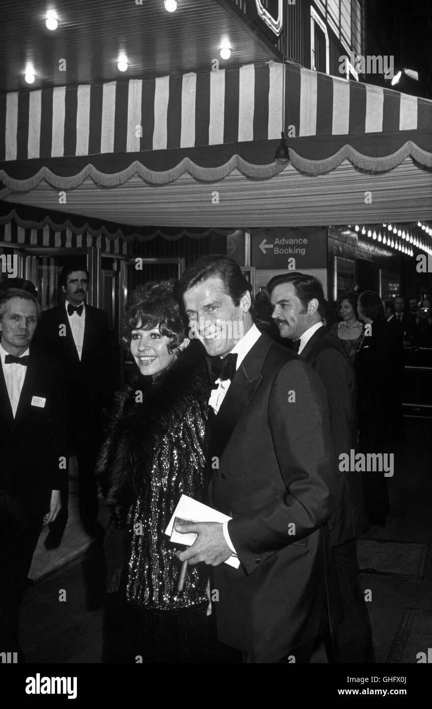 ROGER MOORE with wife Luisa Mattioli at the premiere of Richard Lester's film ' The Three Musketeers ' Stock Photo