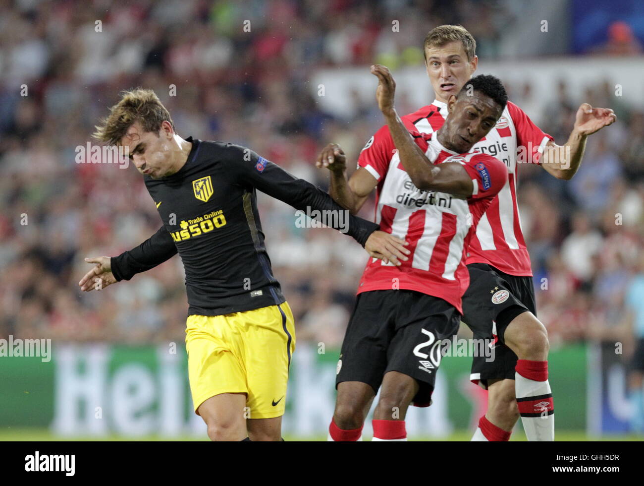 13/09 / 2016.Philip Stadion, Eindhoven, low UEFA Champions League Football. PSV  Eindhoven vs Atlético Madrid Antoine Griezmann in action Stock Photo - Alamy