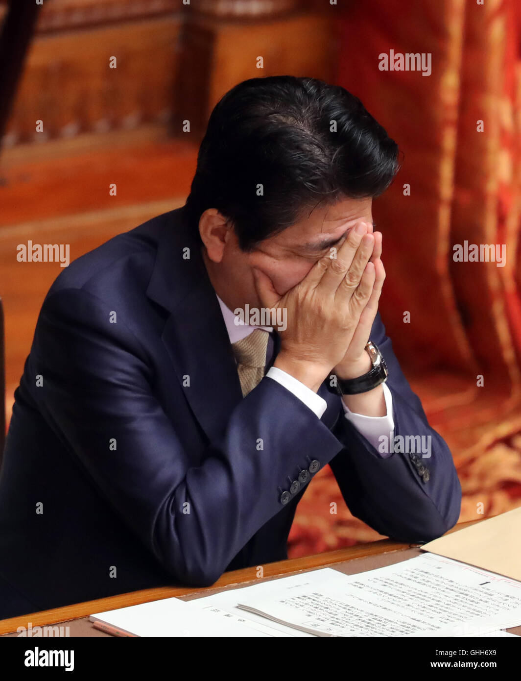 Tokyo, Japan. 28th Sep, 2016. Japanese Prime Minister Shinzo Abe covers his face as he listens to questions by Japan's main opposition Democratic Party new leader Renho at a plenary session of the Upper House at the National Diet in Tokyo on Wednesday, September 28, 2016. Renho was installed the president of Democratic Party in this month after the Upper House election. Credit:  Yoshio Tsunoda/AFLO/Alamy Live News Stock Photo