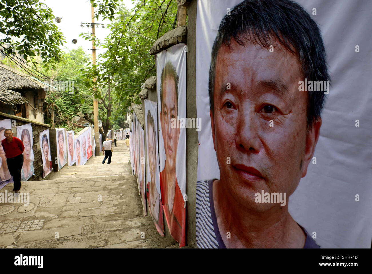Chongqing, Chongqing, China. 27th Sep, 2016. Chongqing, CHINA-September 27 2016:?(EDITORIAL?USE?ONLY.?CHINA?OUT) More than 500 portraits of local residents of Eighteen Staircases Area are showed on the walls at the construction site in Yuzhong District, southwest ChinaÂ¡Â¯s Chongqing, September 27th, 2016. The Eighteen Staircases Area, an old area reflecting typical life of Chongqing People, started to be demolished and reconstructed in July, 2010, and now the reconstruction will be completed soon. The exhibition showcases the authentic Chongqing life of residents in the Eighteen Staircas Stock Photo