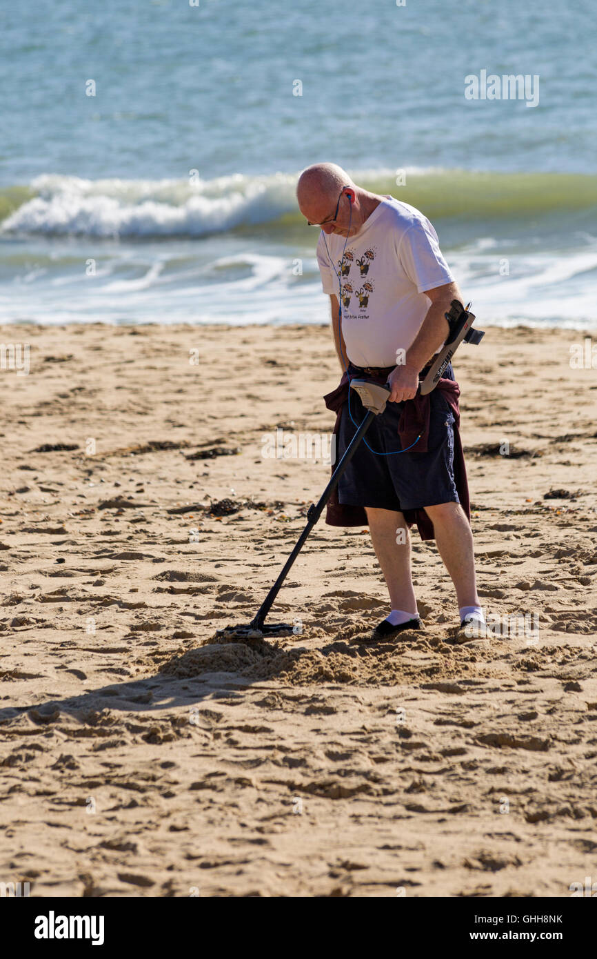 Metal detecting t shirt hires stock photography and images Alamy