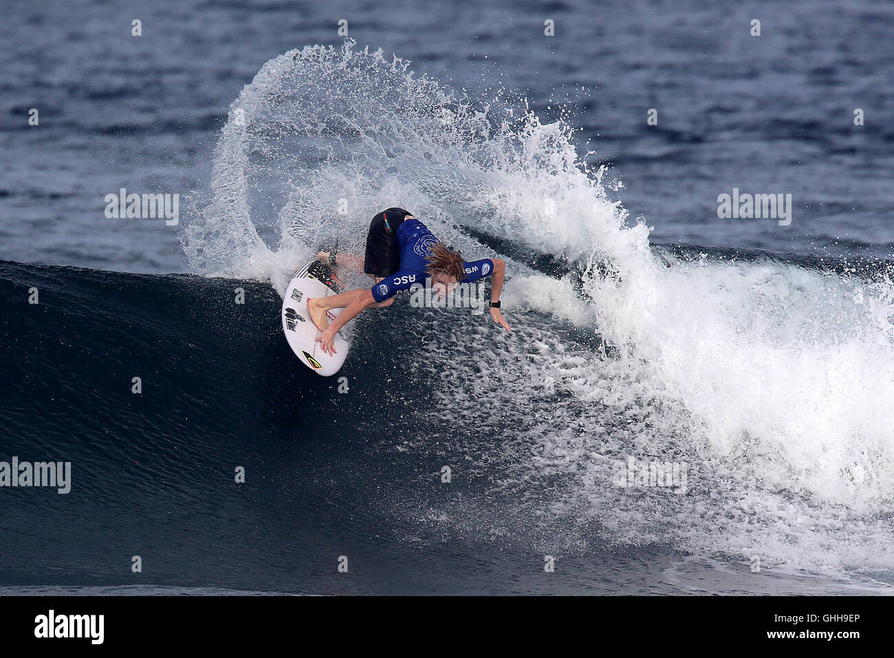 Siargao, Philippines. 28th Sep, 2016. Sandon Whittaker of Australia competes during the final round of the annual International Siargao Surfing Cup in Siargao Island, the Philippines, Sept. 28, 2016. Sandon Whittaker of Australia won the championship and is qualified for the World Surf League Australasia. Credit:  Rouelle Umali/Xinhua/Alamy Live News Stock Photo