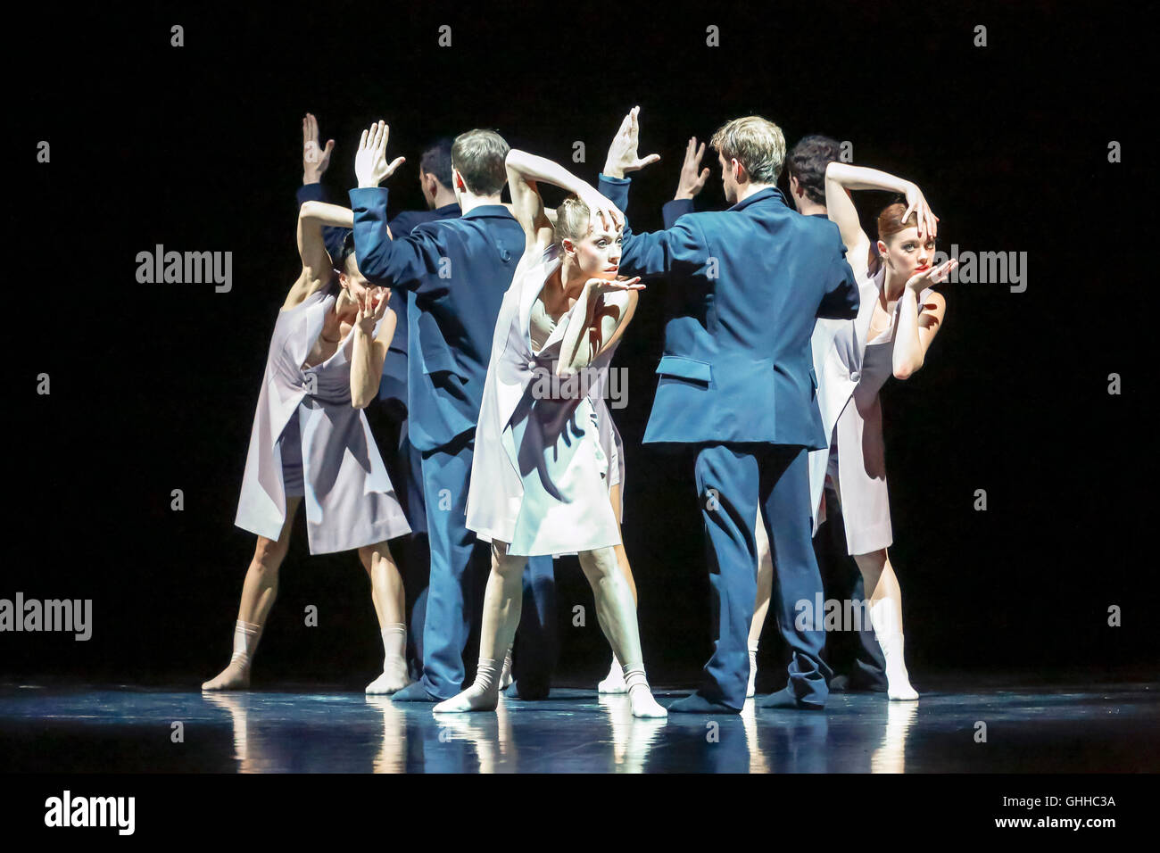 Glasgow, Scotland, UK. 28th September, 2016. Scottish Ballet will