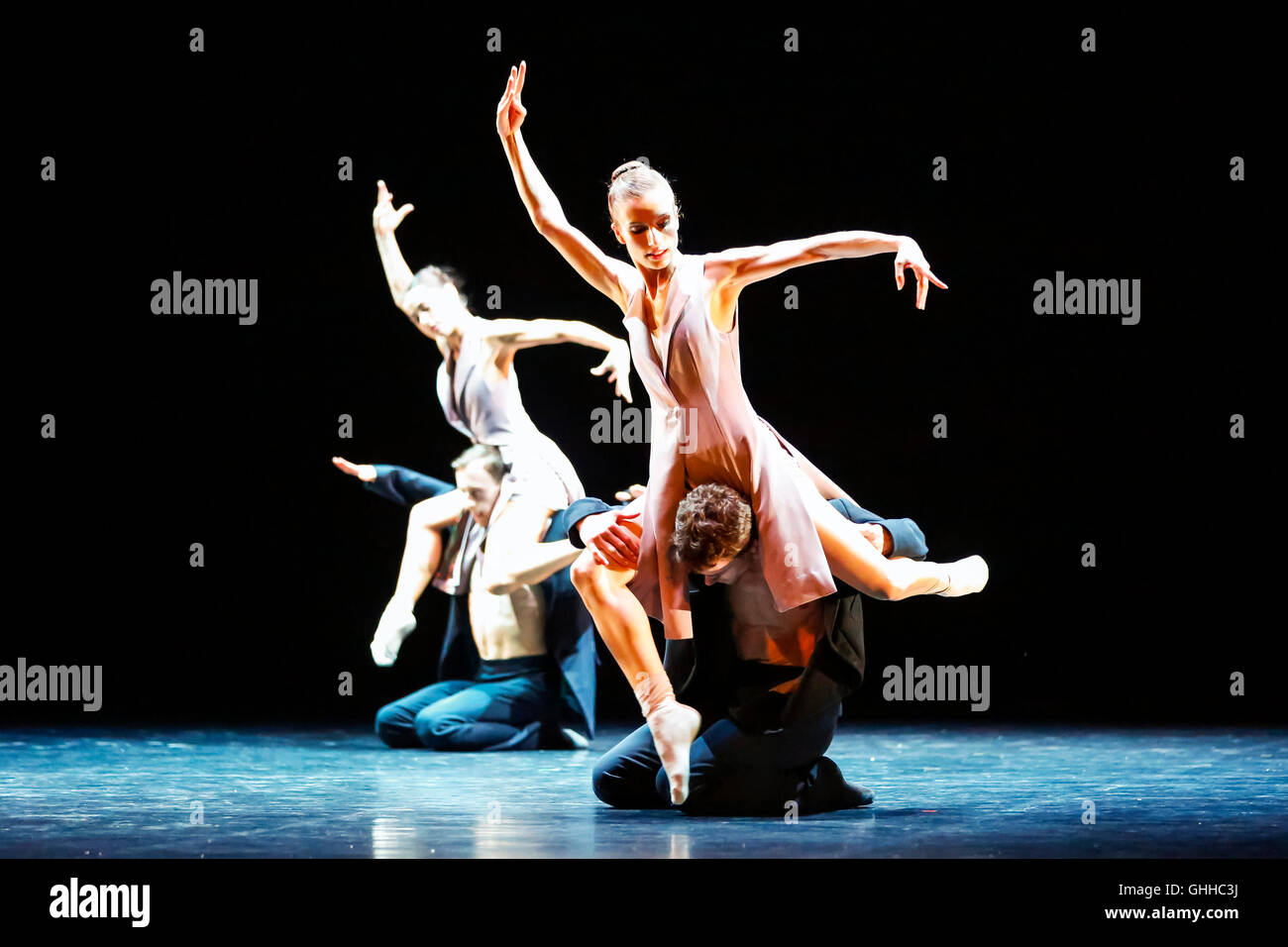 Glasgow, Scotland, UK. 28th September, 2016. Scottish Ballet will