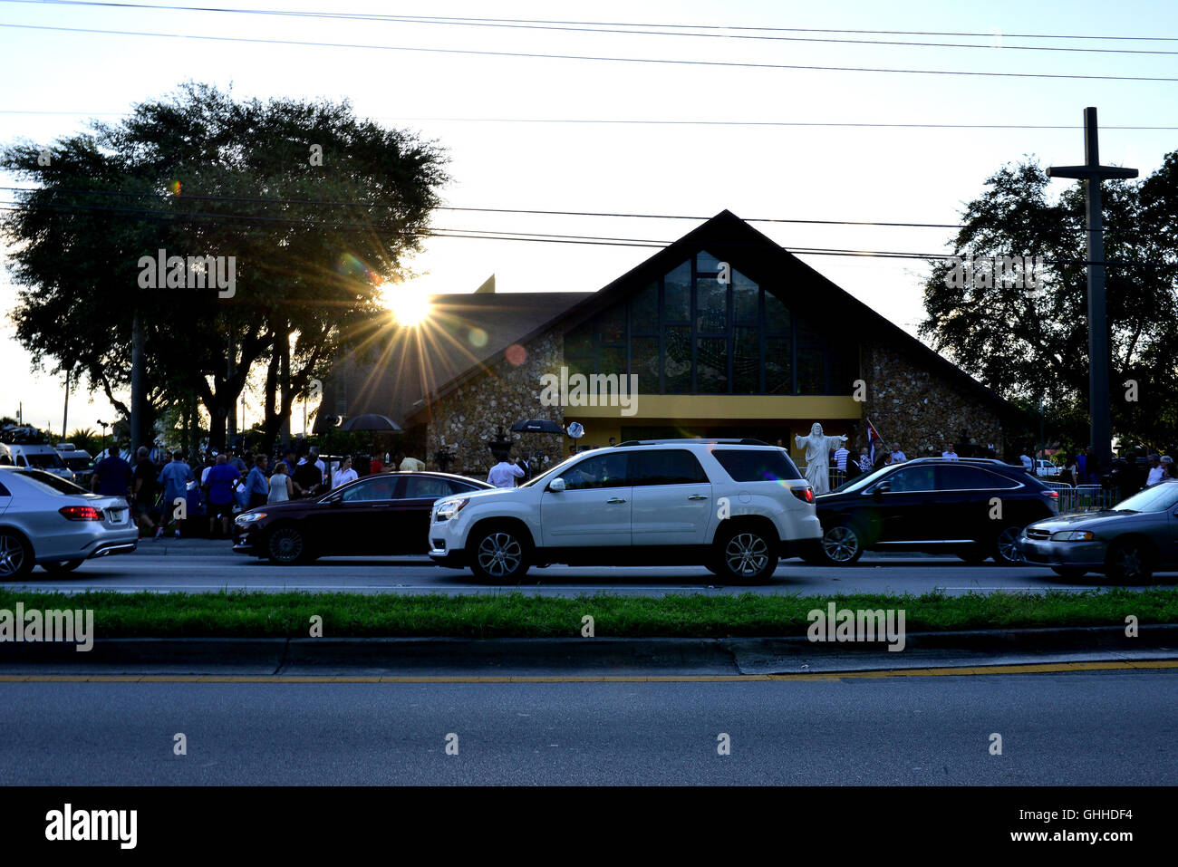 Miami, FL, USA. 28th Sep, 2016. Miami Marlins fans pay their respects to Miami Marlins pitcher Jose Fernandez (#16) during the public viewing at St. Brendan Catholic Church on September 28, 2016 in Miami, Florida. Mr. Fernandez was killed in a weekend boat crash in Miami Beach along with two friends. Credit:  Mpi10/Media Punch/Alamy Live News Stock Photo