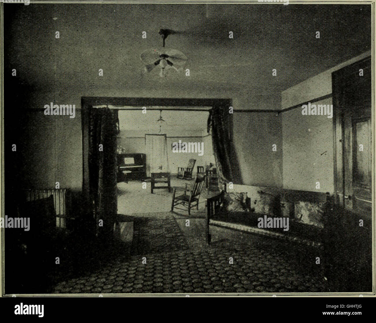 This 1913 catalogue details the courses, faculty, and student body of