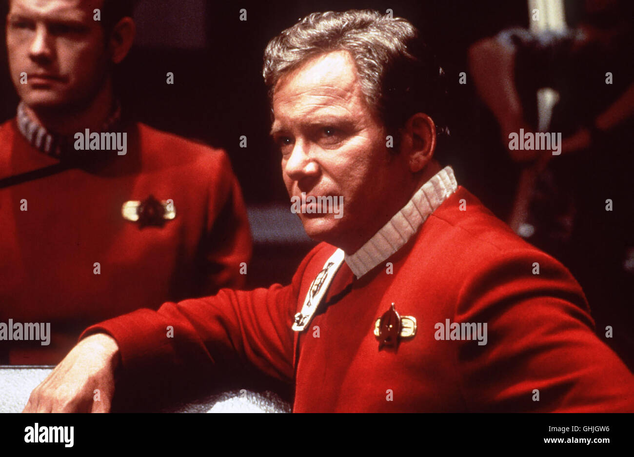 Captain Kirk (WILLIAM SHATNER), Amerikaner, mit den selben Eigenschaften wie Picard: Mut Vorausicht, moralisch einwandfrei und Hoffnung auf eine große Zukunft. Szene mit Capt. Harriman (ALAN RUCK), li. Regie: David Carson aka. Star Trek Generations Stock Photo