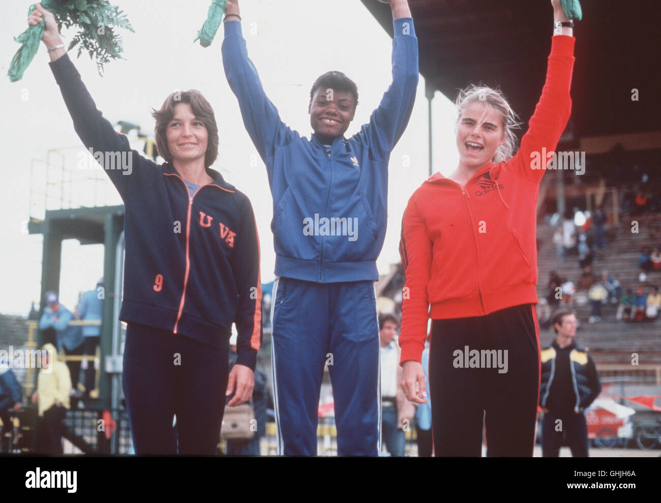 PERSONAL BEST- Nachdem die Liebesbeziehung zwischen zwei Sportlerinnen auf Grund des Konkurrenzdrucks in die Brüche gegangen ist, wird ihre fortbestehende Freundschaft bei der Qualifikation für die Olympischen Spiele in Moskau auf eine weitere Probe gestellt. Bild: PATRICE DONNELLY, JODY ANDERSON, MARIEL HEMINGWAY Regie: Robert Towne aka. Personal Best Stock Photo