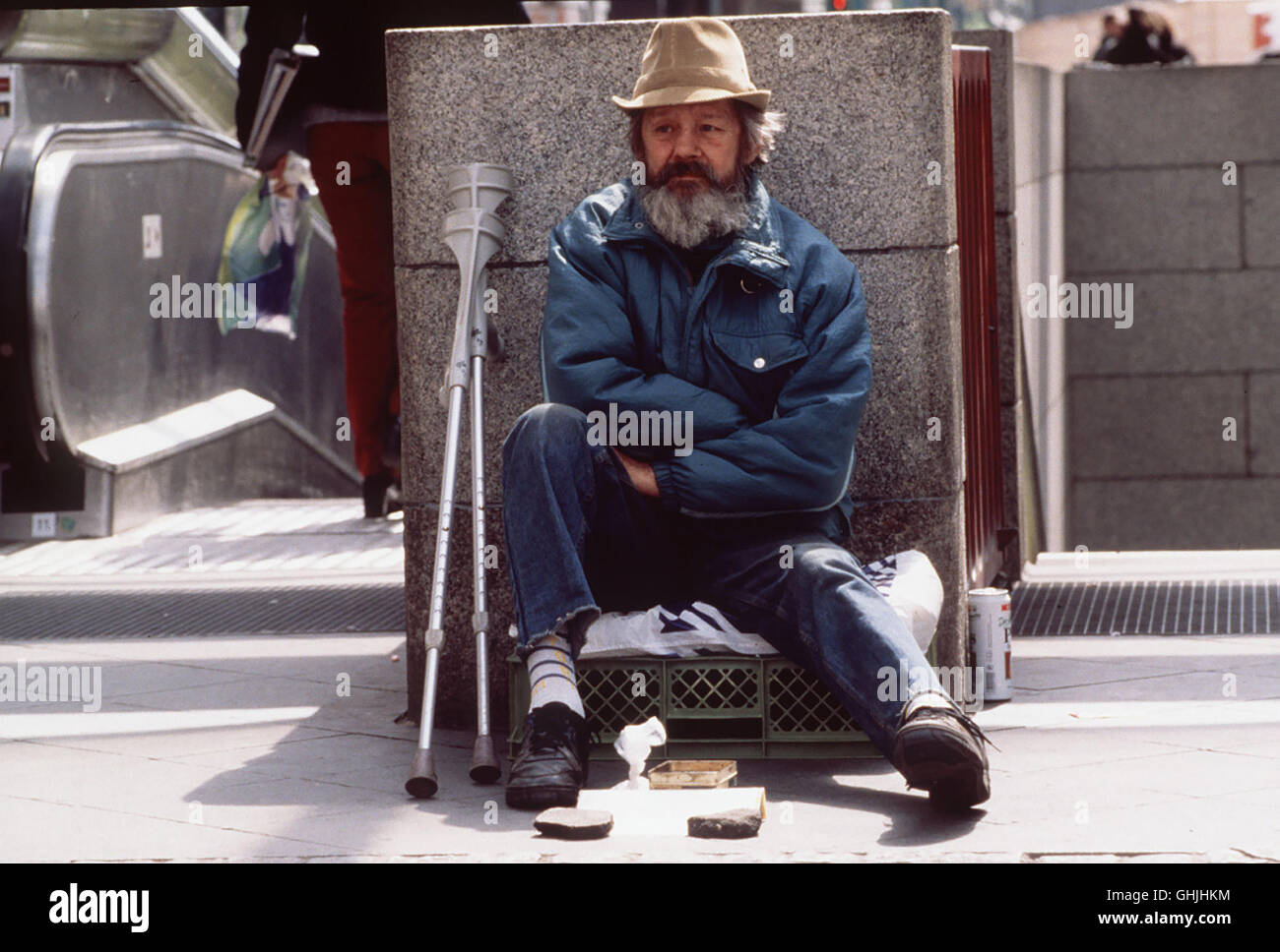 Unser Bild: Ein Obdachloser in Berlin aka. Obdachlos im reichen Land Stock  Photo - Alamy