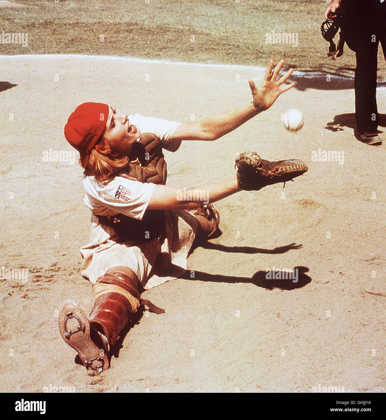 Dottie Hinson (GEENA DAVIS) macht auch als Fängerin eine gute Figur