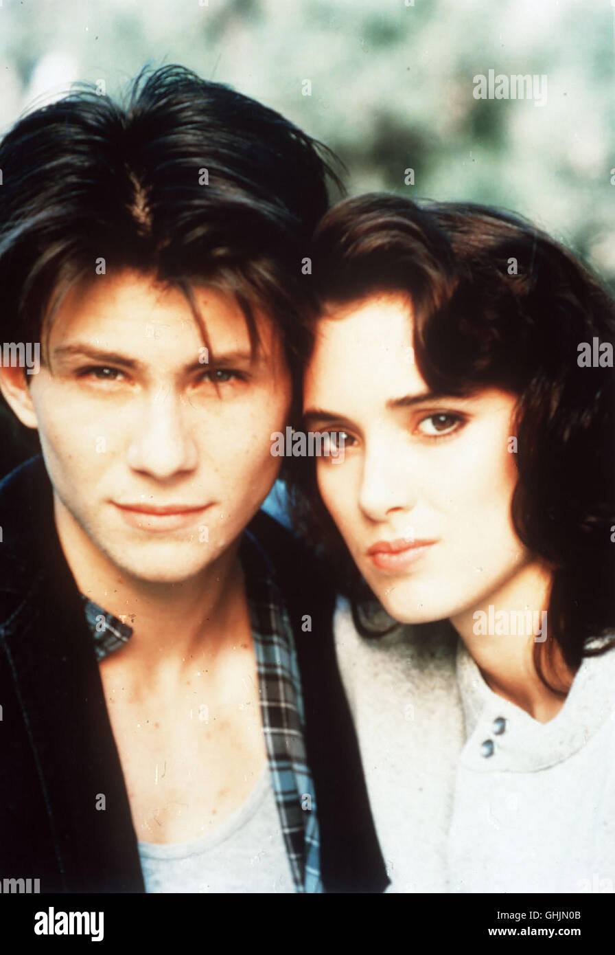 Veronica (WINONA RYDER) findet in dem coolen J.D. (CHRISTIAN SLATER) einen Partner, mit dem sie unbeliebte Schulkameradinnen in den Selbstmord treibt ... Regie: Michael Lehmann aka. Heathers Stock Photo