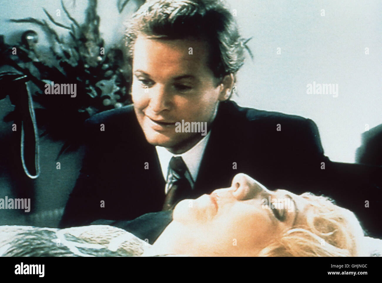 Szene mit GERAINT WYN DAVIES und JEAN STAPLETON Regie Dave Thomas aka