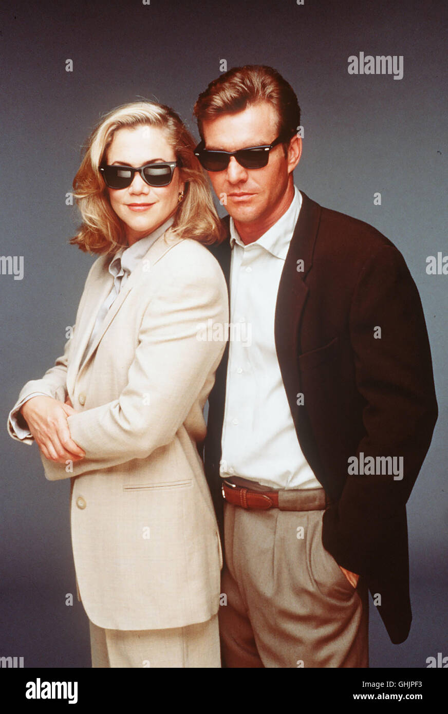 Ausgerechnet während ihres Baby-Urlaubs wird das Agenten-Ehepaar Jane (KATHLEEN TURNER) und Jeff Blue (DENNIS QUAID) wieder reaktiviert: Es soll einer internationalen Organisation das Handwerk legen. Regie: Herbert Ross aka. Undercover Blues Stock Photo