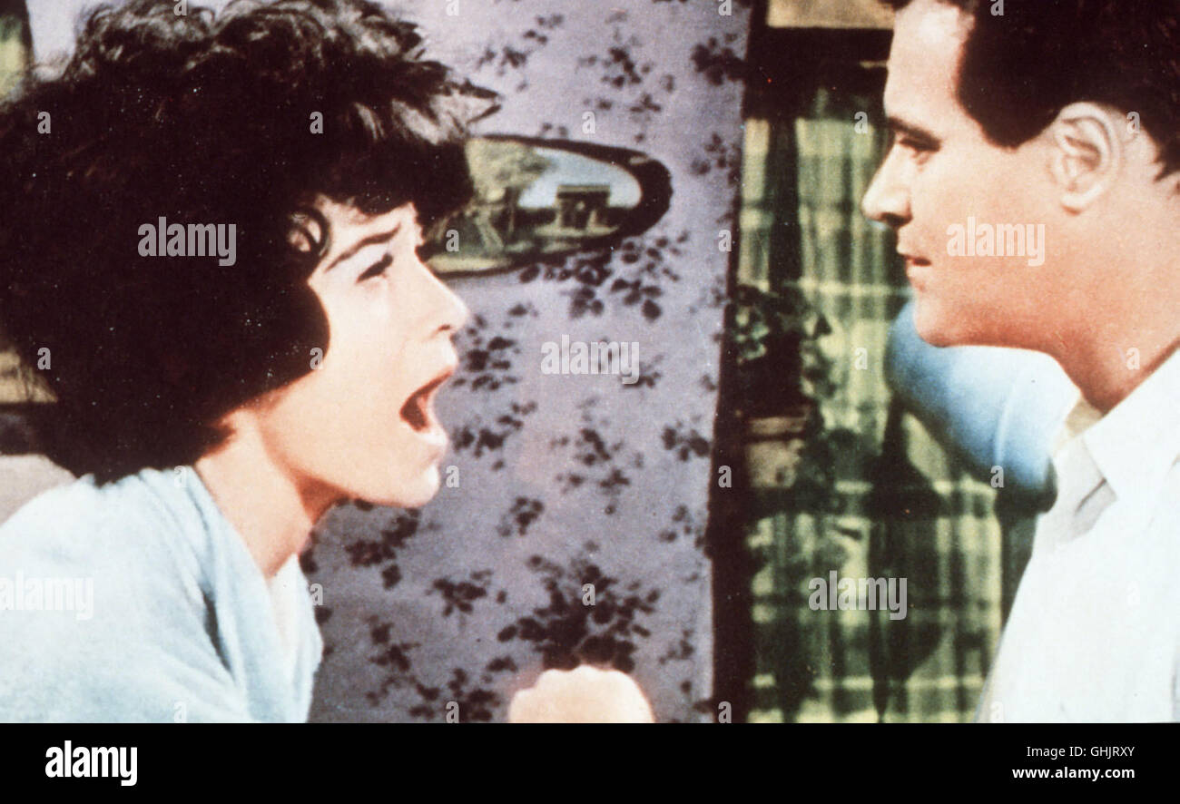 Der entlassene Polizist Nestor Patou (JACK LEMMON) spannt einem brutalen Zuhälter das naive Straßenmädchen Irma La Douce (SHIRLEY MacLAINE) aus und führt sie zum Traualtar ... Regie: Billy Wilder aka. Irma la Douce Stock Photo