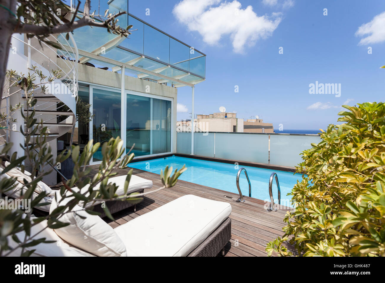 Stunning Cardio Rey Outdoor Penthouse Designs image