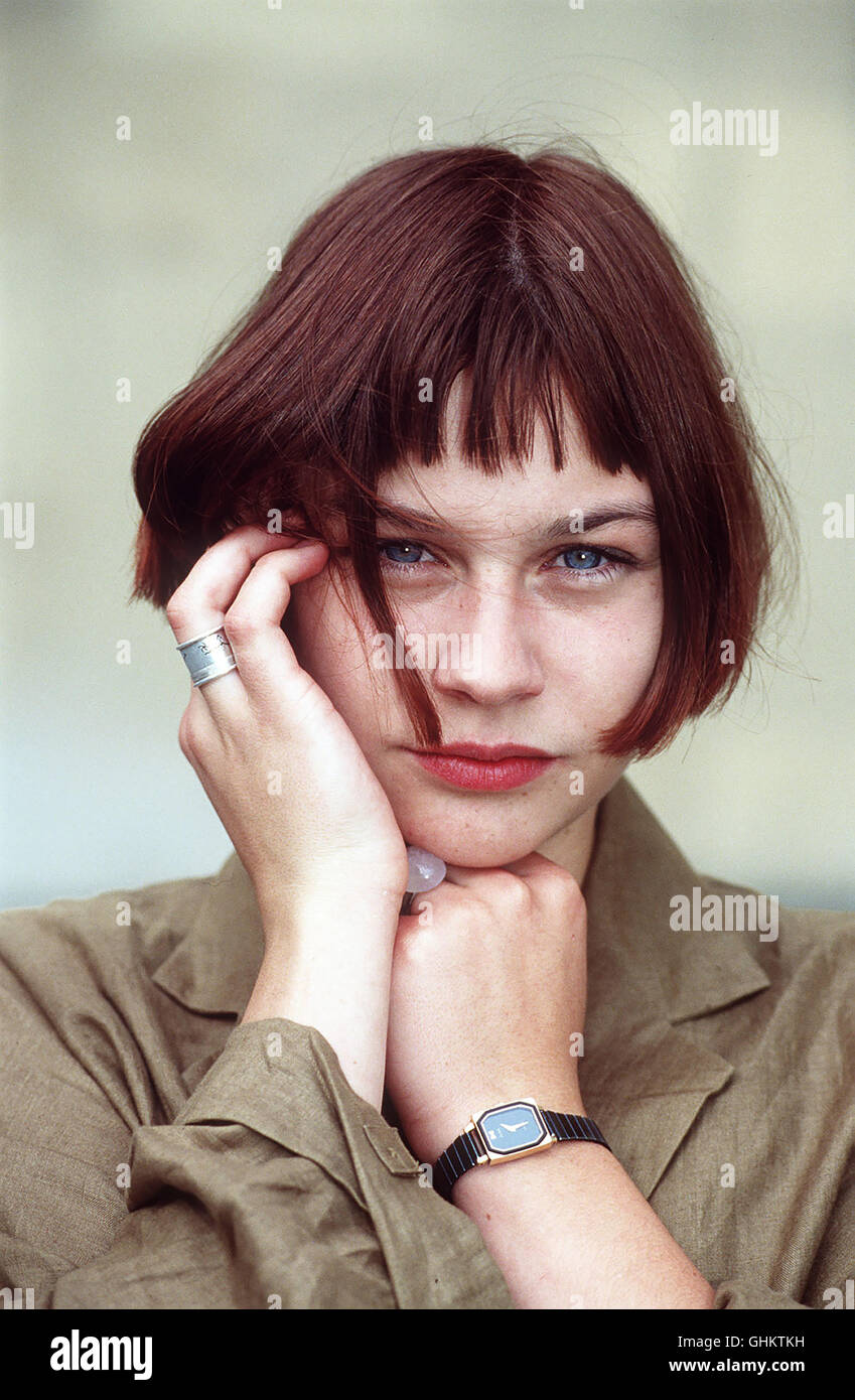 Die deutsche Schauspielerin und Ärztin Christiane Paul. Portrait von 1993. Regie: Niklaus Schilling Stock Photo