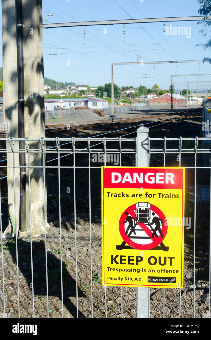 Railway safety fence hires stock photography and images Alamy