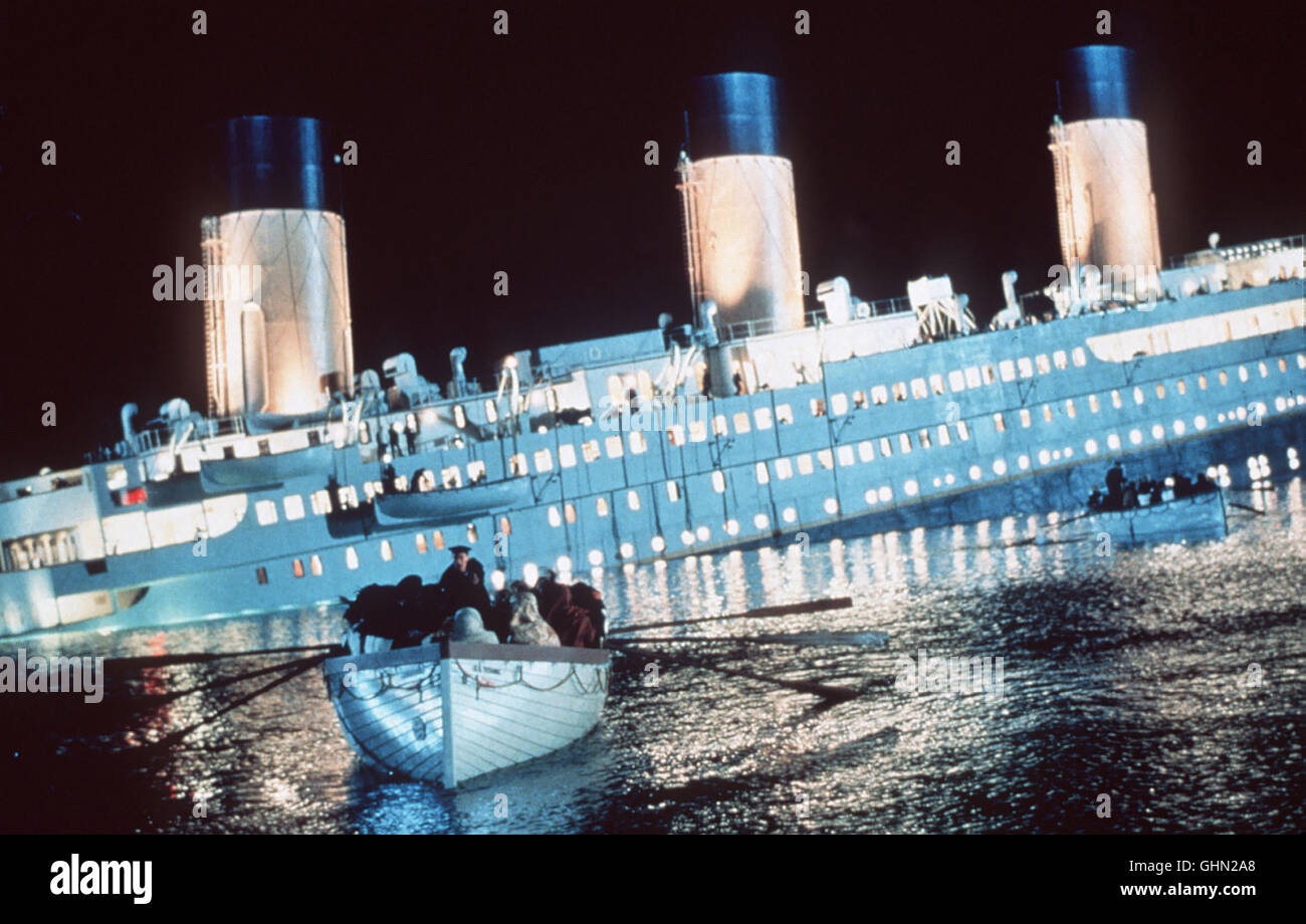 Der Luxusdampfer Titanic war nicht irgendein Schiff, er ist bis heute ein Mythos. Als unsinkbar konstruiert, riß der Ozeanriese nach einer Kollision mit einem Eisberg innerhalb von zwei Stunden mehr als 1.500 Menschen in die Tiefe. Unser Bild: Untergangsszene aus dem Kinofilm 'Titanic' von James Cameron aka. David Cohen/ David Elisco Stock Photo