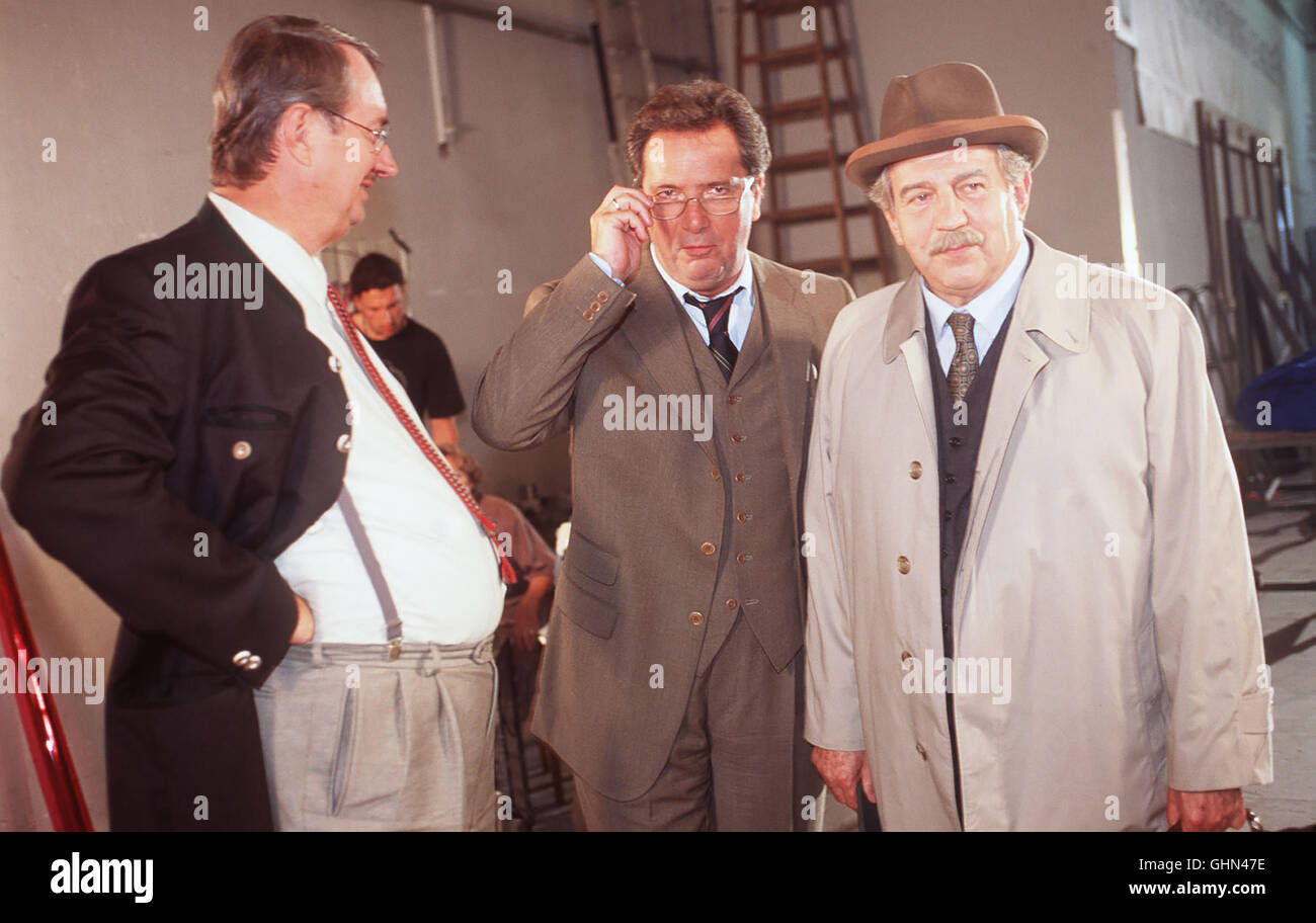 Szene mit Oskar (GERHARD ZEMANN), Theodor (FRANZ ROBERT WAGNER), Hoffmann (OTTO SCHENK) Regie: Heide Pils Stock Photo