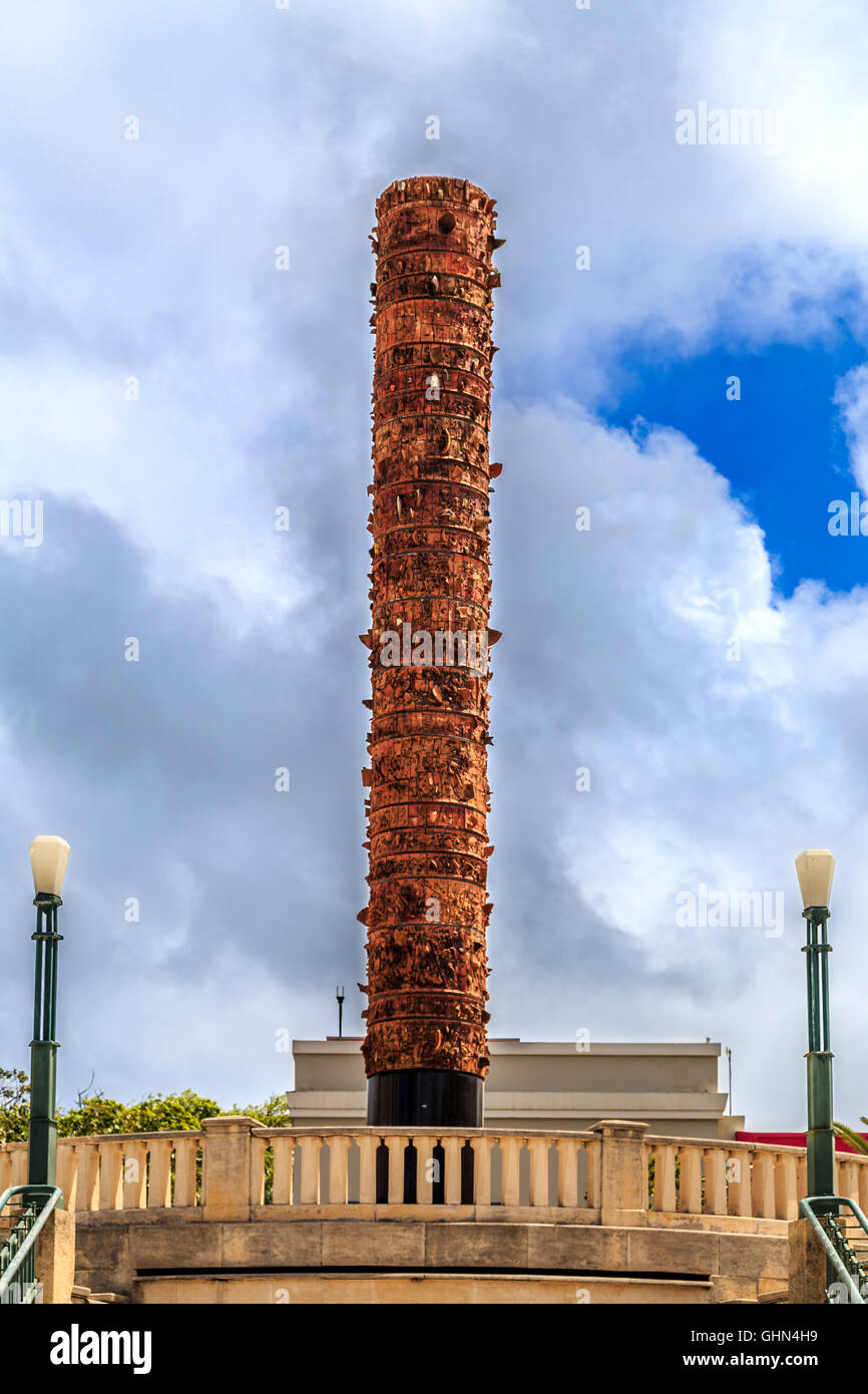 Sierra contar hasta Tractor El Totem Monument in Old San Juan, Puerto Rico Stock Photo - Alamy