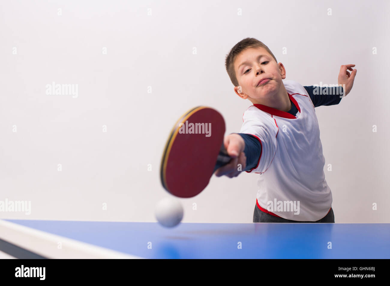 Young boy playing tennis hires stock photography and images Alamy