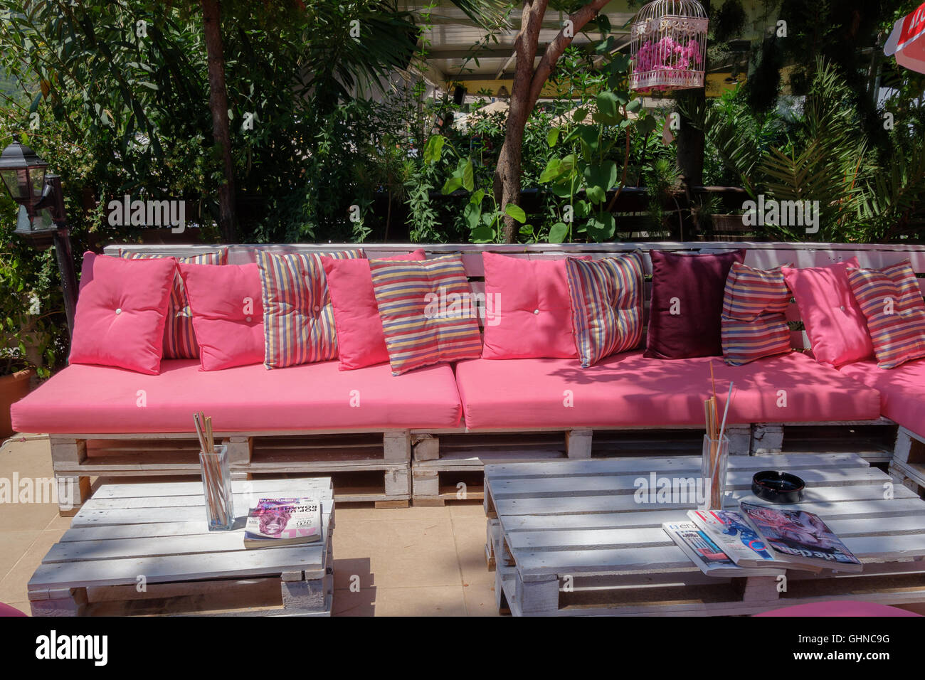 Outdoor pink patio seating area hi-res stock photography and images - Alamy