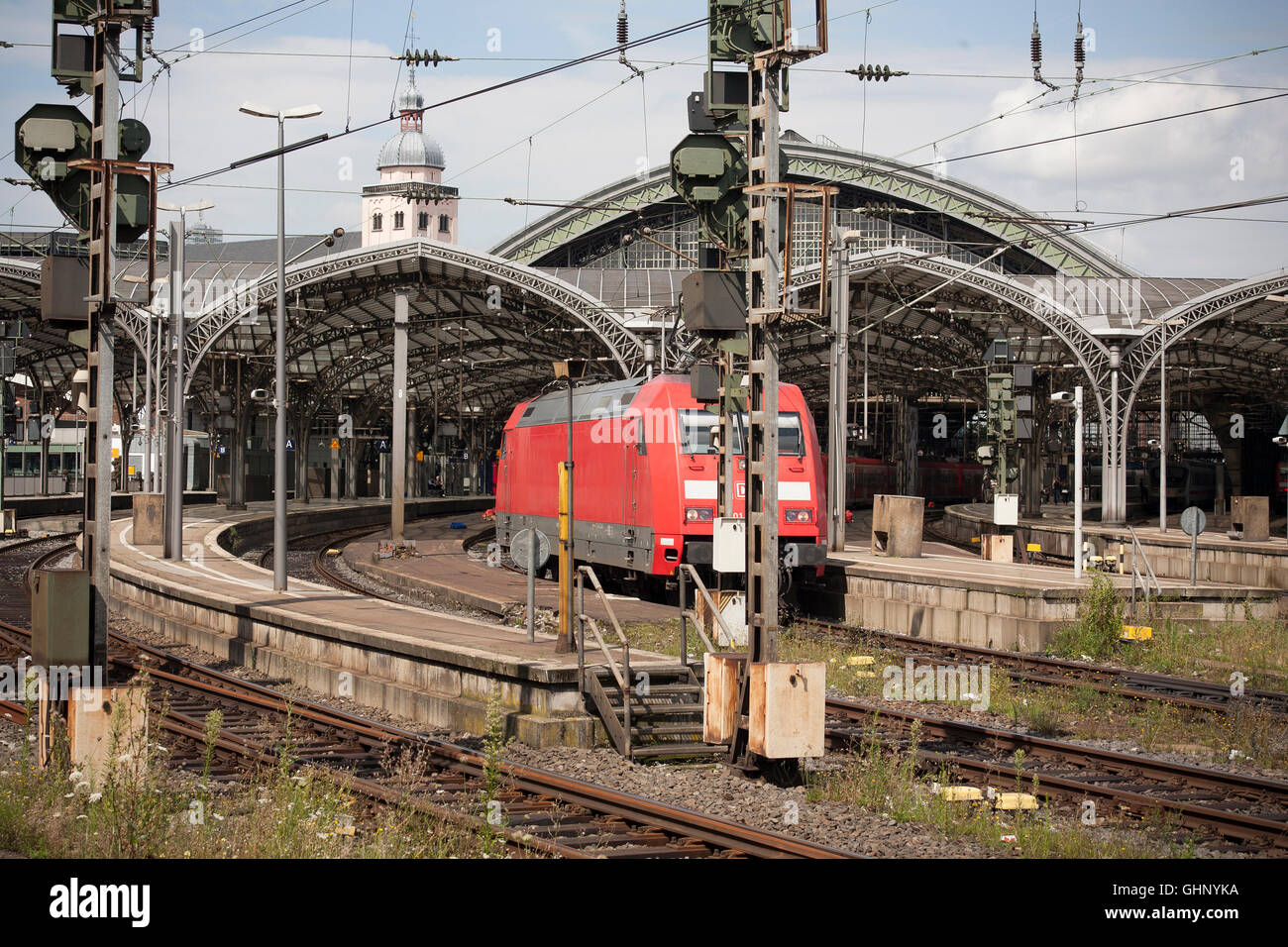 Cologne/Köln train station opposite the Kölner Dom / Hohe Domkirche St. Petrus Cathedral, Germany Stock Photo
