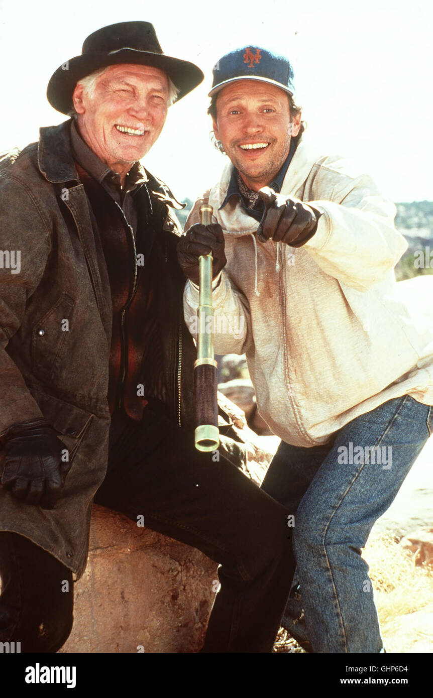 CITY SLICKERS 2 Mitch Robbins (BILLY CRYSTAL, r.) findet an seinem vierzigsten Geburtstag eine Schatzkarte im Hut von Curly, die dort eingenäht war - seine Abenteuerlust und Geldgier ist nicht mehr zu bremsen. Duke (JACK PALANCE), der Zwilingsbruder des verstorbenen Curly, hilft mit bei der Suche nach dem Gold. Regie: Paul Weiland aka. City Slickers 2 Stock Photo
