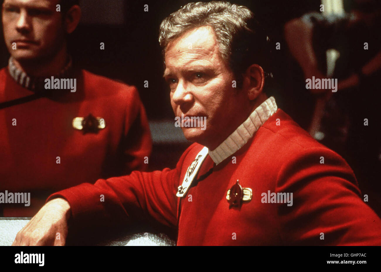 STAR TREK VII - treffen der generationen Captain Kirk (WILLIAM SHATNER, r.) kämpft Seite an Seite mit Captain Picard gegen Dr. Soran, der ein ganzes Sonnensystem sprengt, um in den 'Nexus', einen Ort ewigen Glücks, zu gelangen. Regie: David Carson aka. Star Trek: Generations Stock Photo