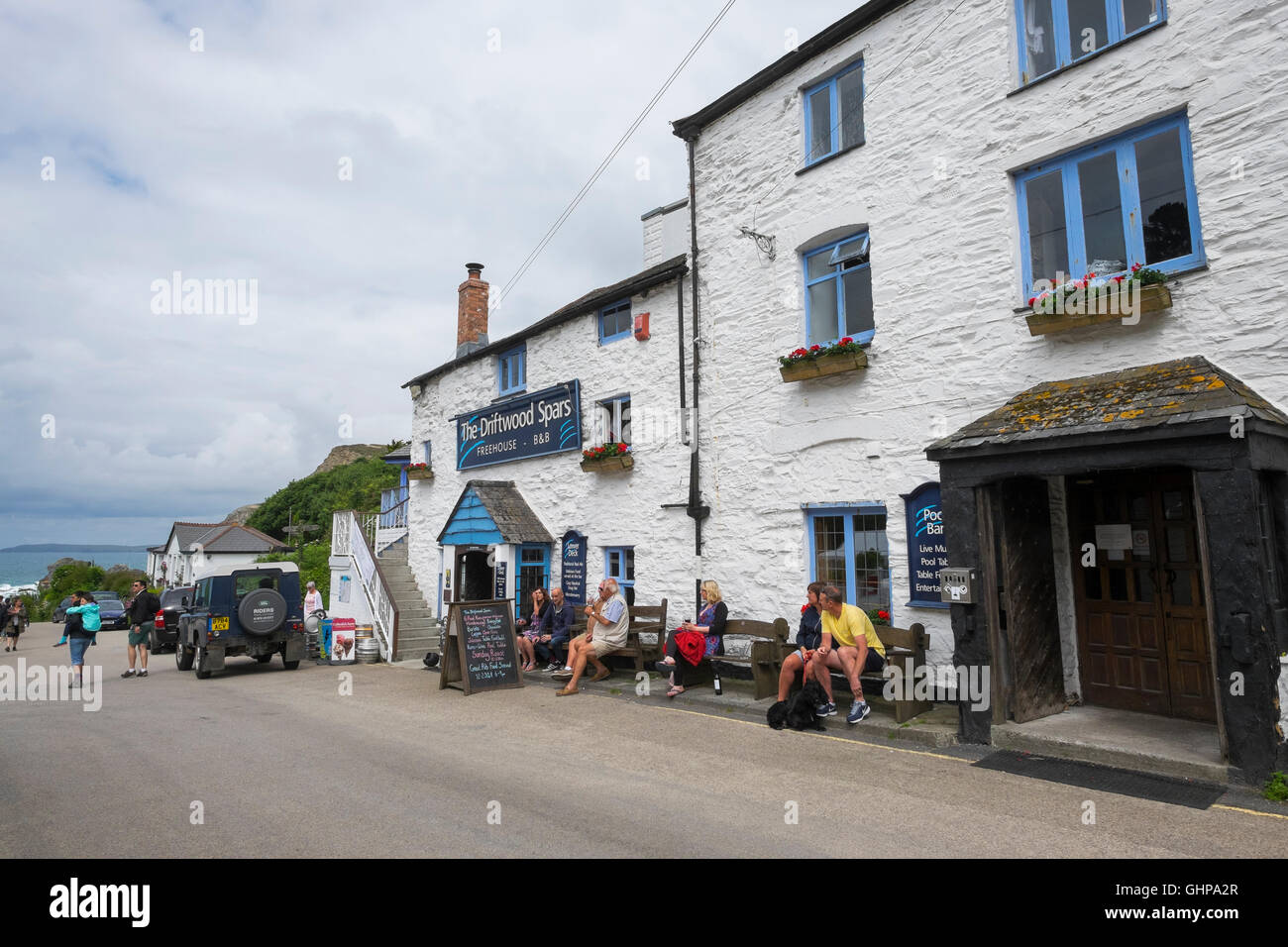 The Driftwood Spars pub in Trevaunance Cove, St Agnes, Cornwall, England, UK Stock Photo